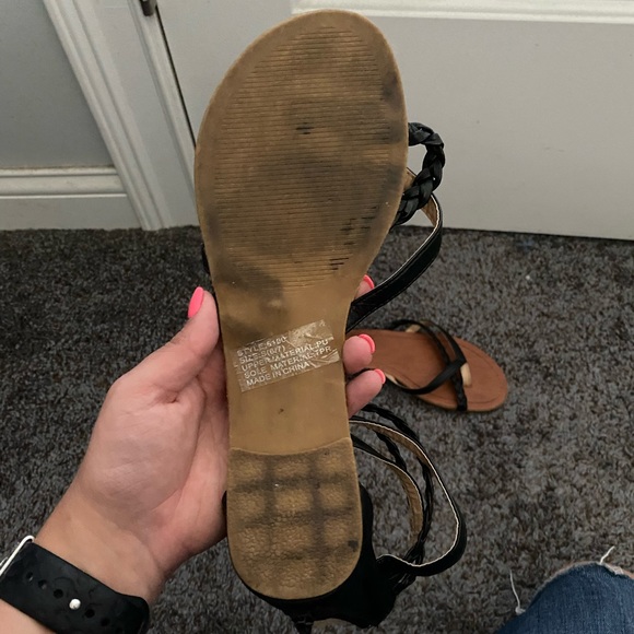 Sandals - Picture 2 of 3